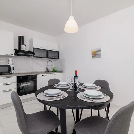 Meri 1st Floor Appartement